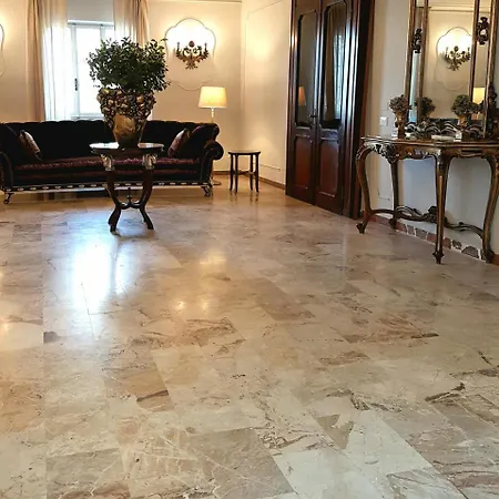 La Palazzina فندق مبيت وإفطار *