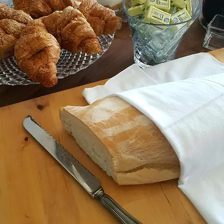 La Palazzina 住宿加早餐酒店 *